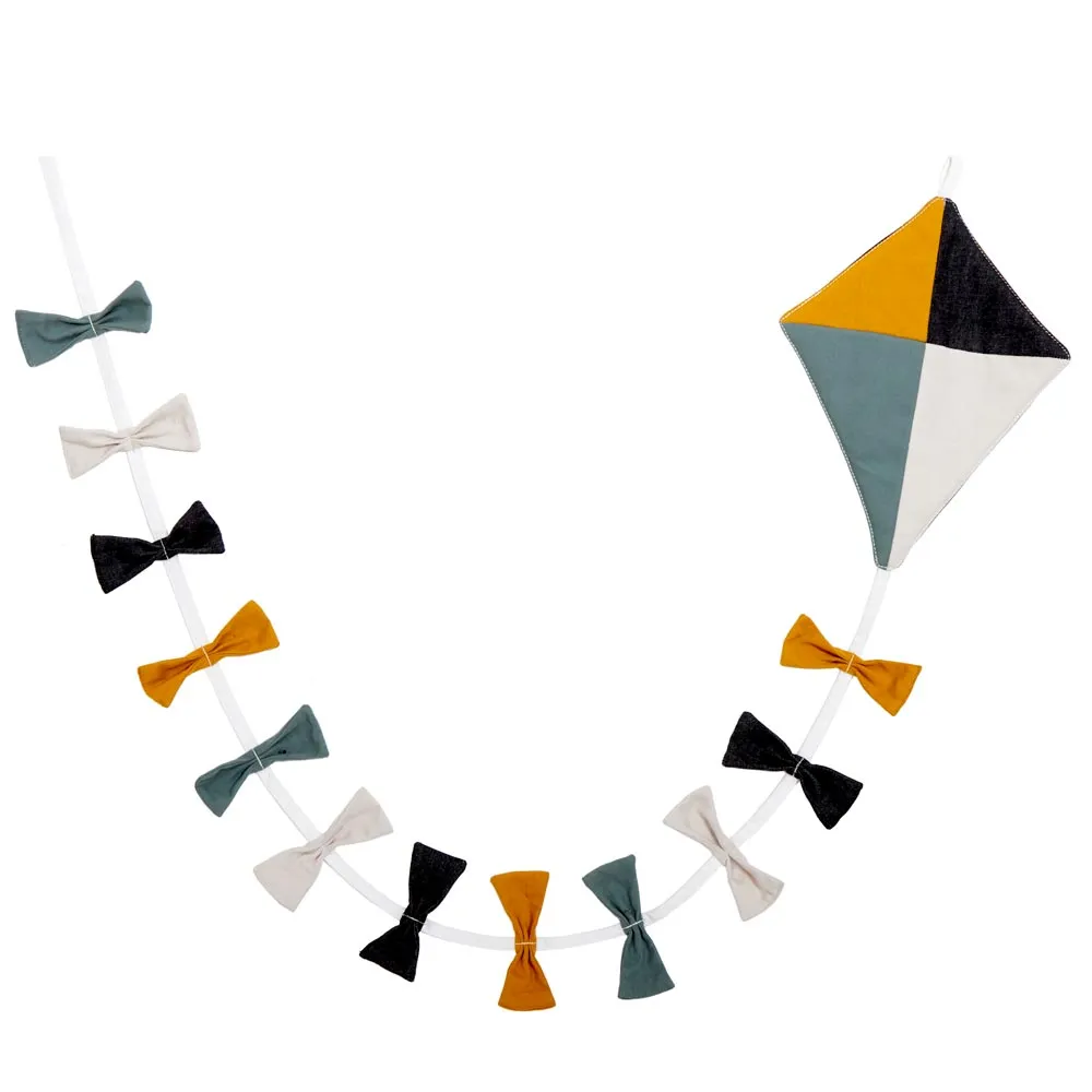 Roommate Circus Kite Garland